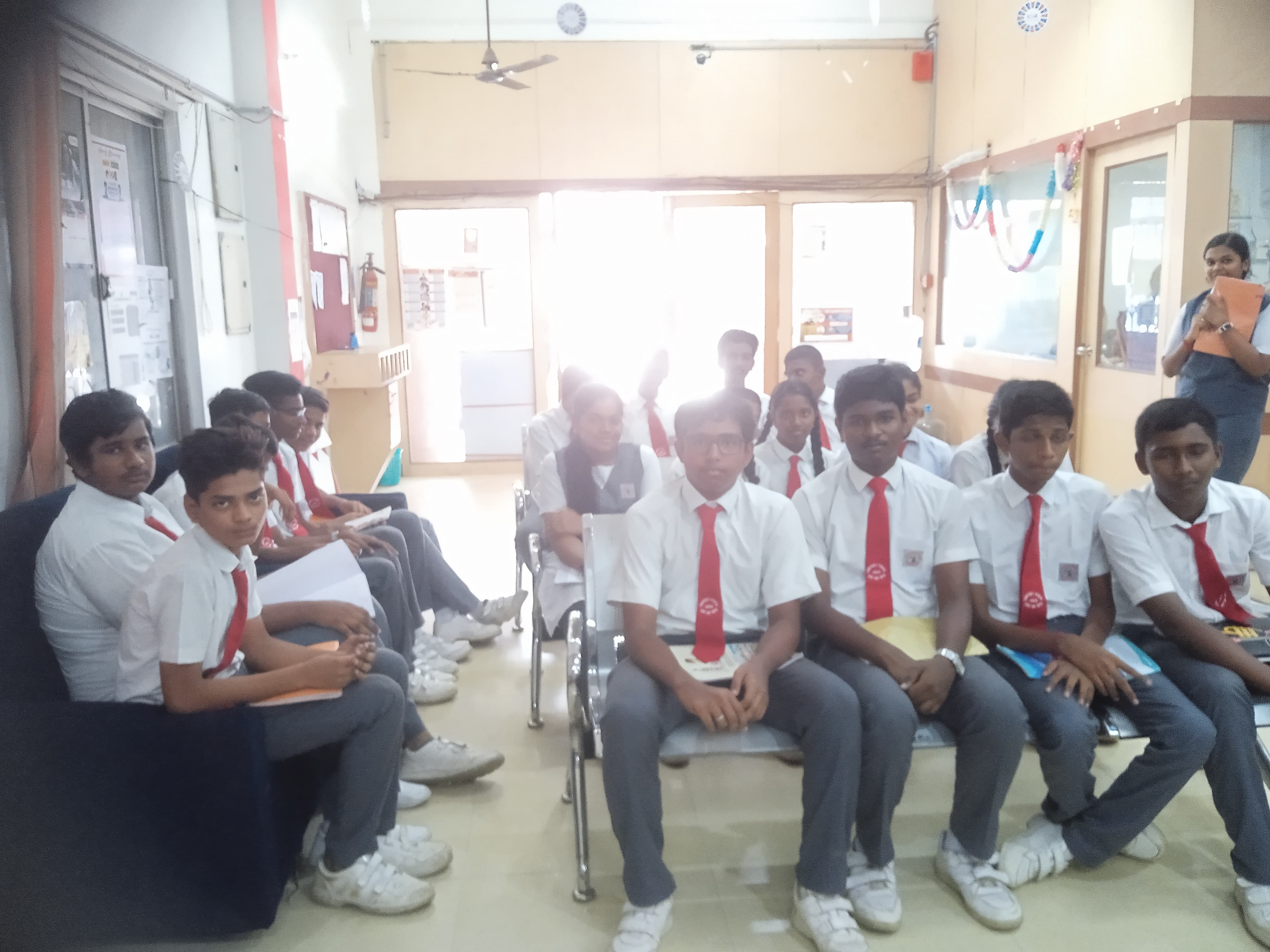 Practical learning during a student bank visit